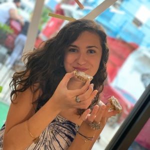 Meet your Posher, Alexandra